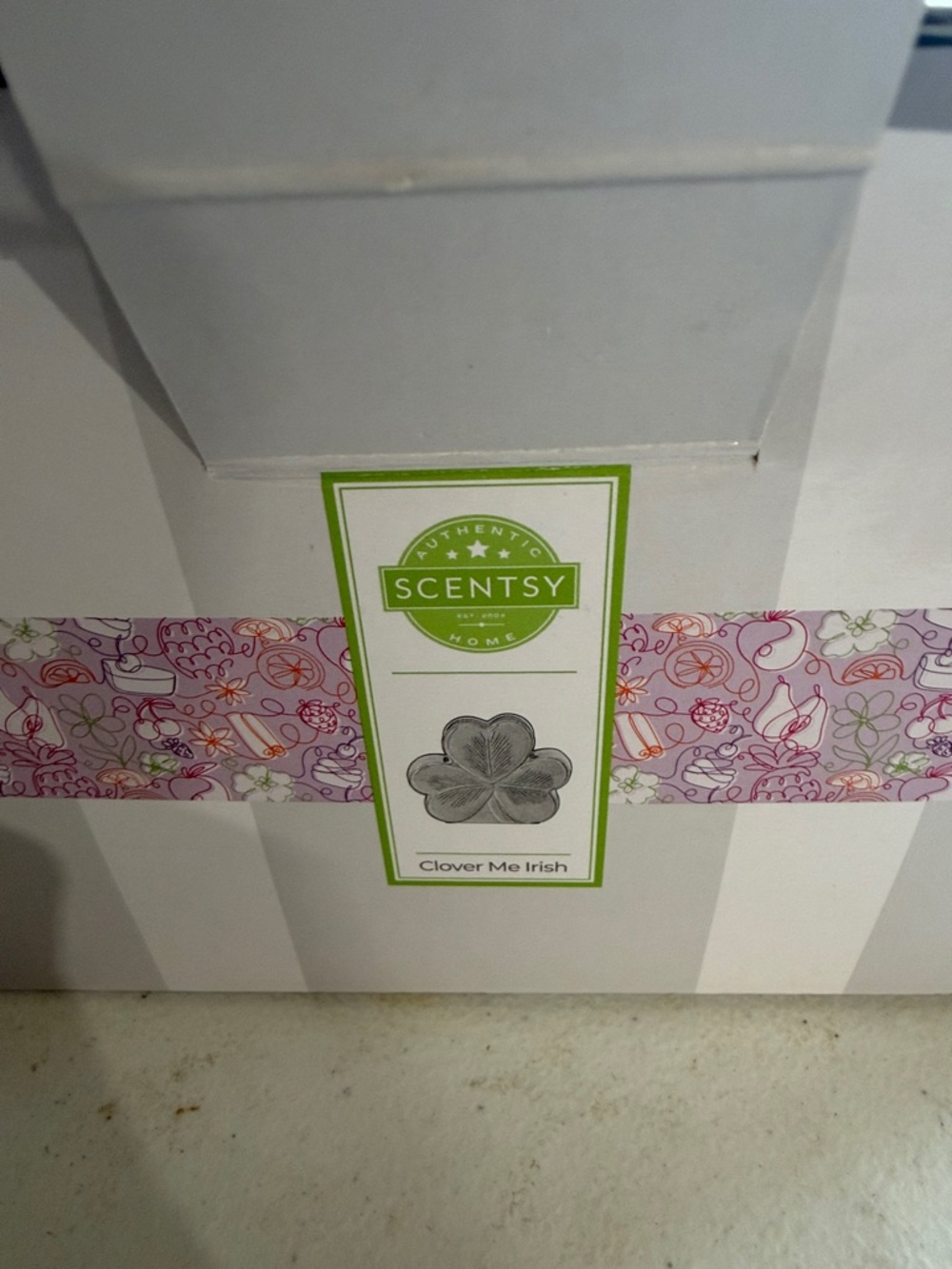 Scentsy Clover Me Irish Warmer - Picture 4 of 5